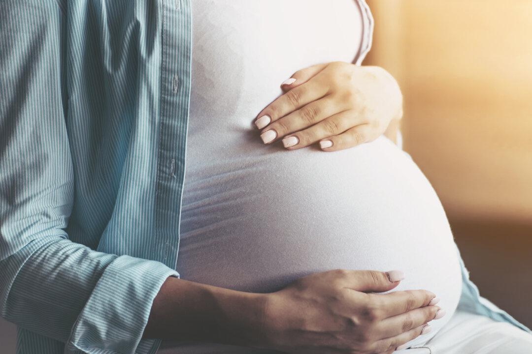 South Dakota Woman With Suspected Kidney Stones Instead Gives Birth to Triplets