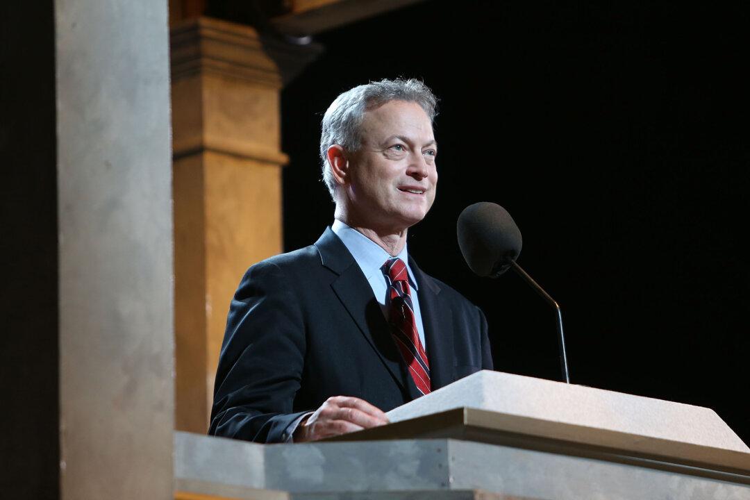 ‘Everybody Loves Raymond’ Star Calls for Actor Gary Sinise to Be Considered for Time Person of the Year
