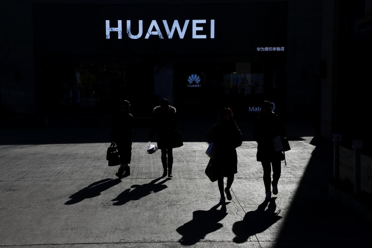 British Official Walks Out of Huawei Meeting Over Security Concerns