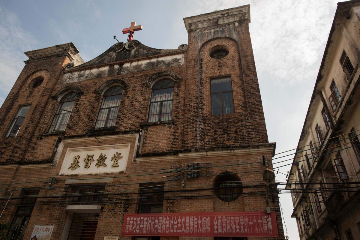 Chinese Regime Detains Prominent Church Leader
