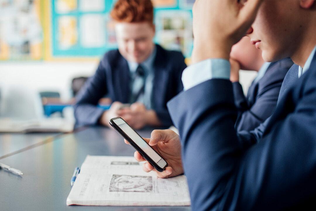 Mobile Phones to Be Banned From NSW Primary Schools in 2019