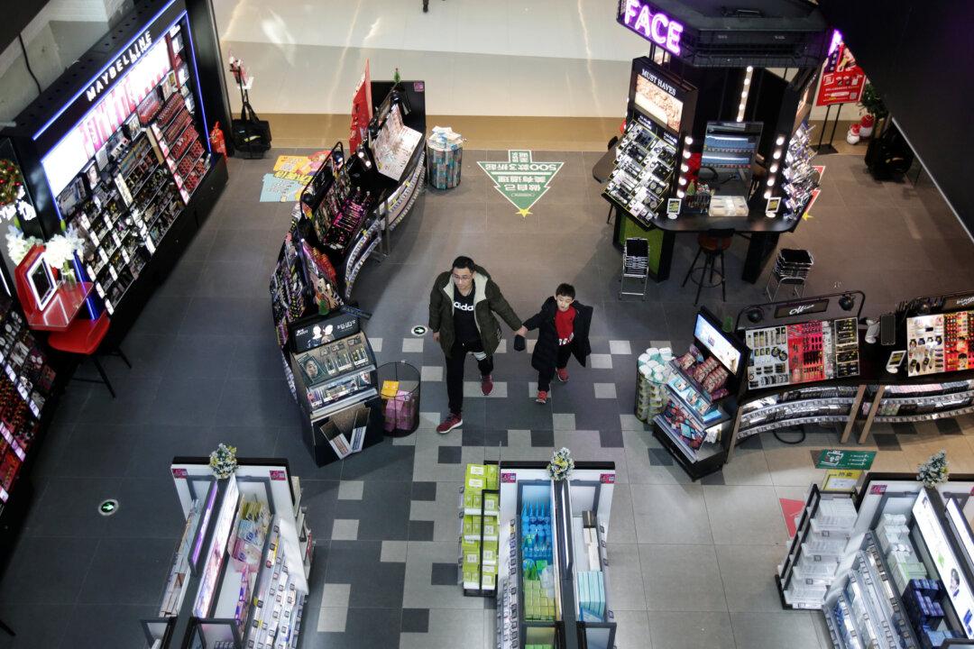 China’s Consumers, Factories Take a Beating as Economic Gloom Deepens