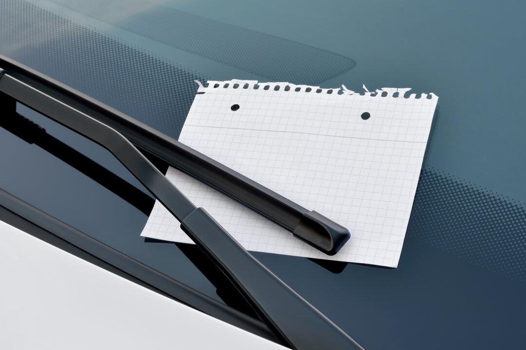 A ‘Flirty’ Note Caught Woman Off Guard, Then She Saw the Familiar Phone Number