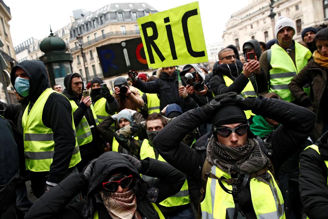France to Clamp Down on Unsanctioned Protests Amid ‘Yellow Vest’ Unrest