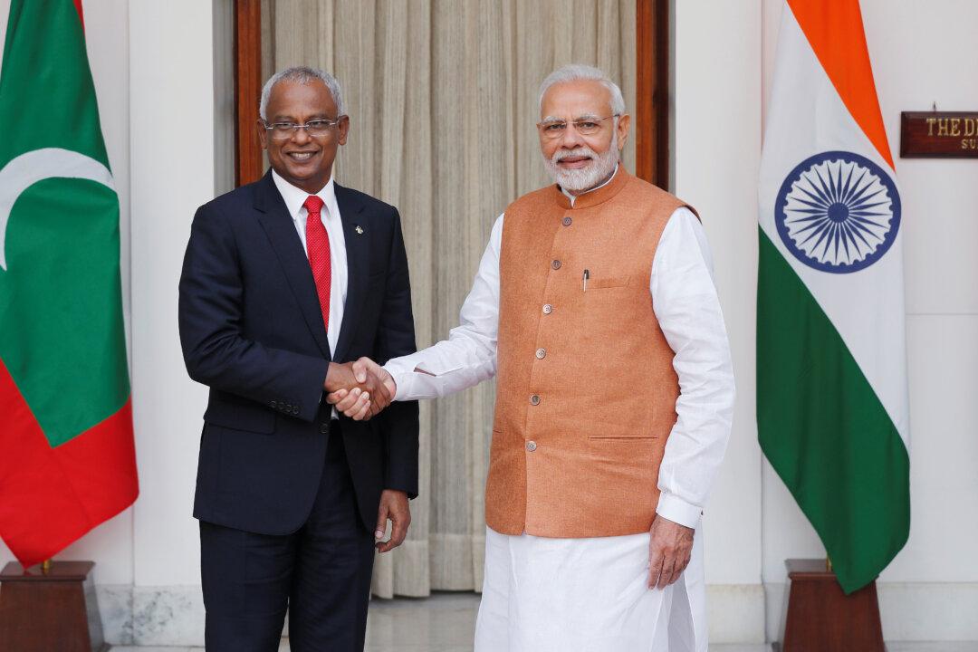 India’s Modi Gives $1.4 Billion Aid to Maldives as it Struggles with China Debt