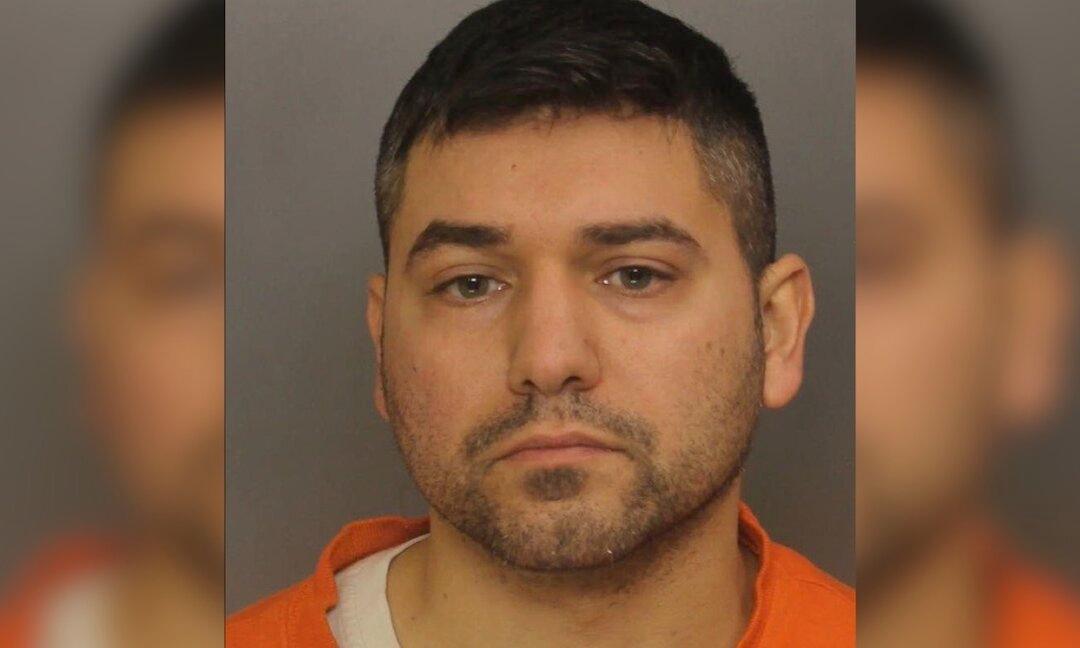 SWAT Negotiator Gets Gunman to Surrender by Singing ‘White Christmas’