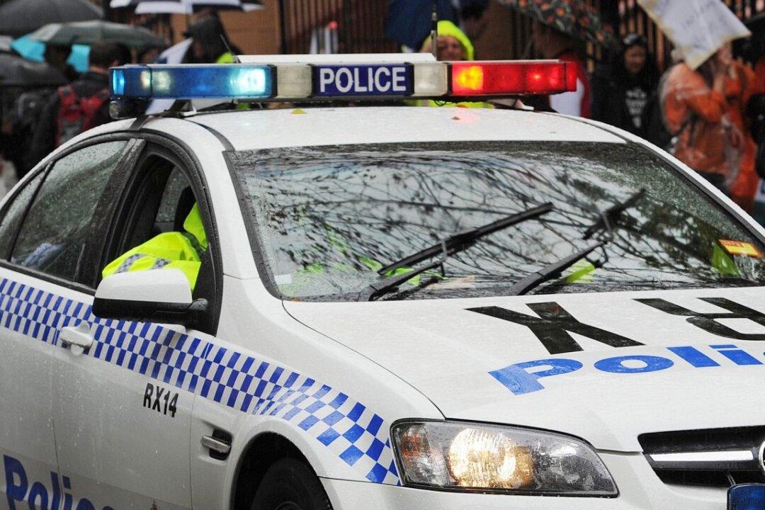 NSW Woman Stabs Strangers, Own Daughter