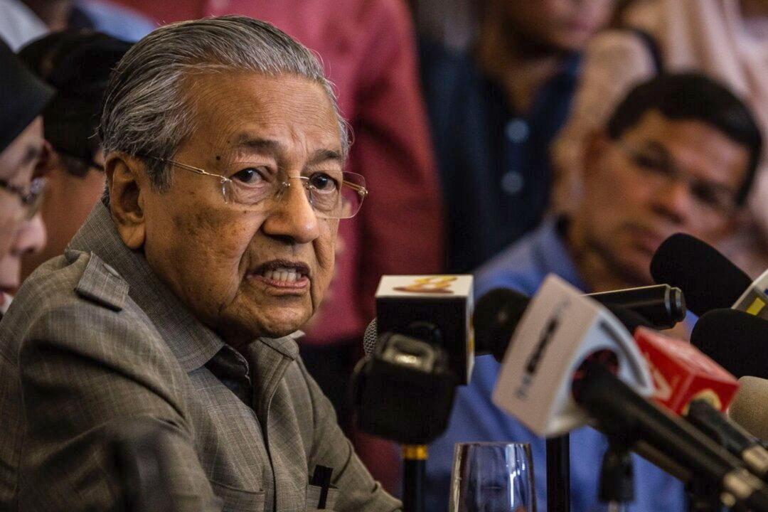Malaysia’s Former PM Mahathir Admitted to Heart Centre for Full Medical Check-up