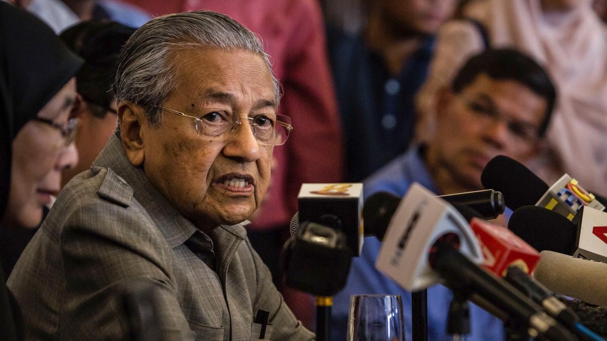 Malaysia’s Former PM Mahathir Admitted to Heart Centre for Full Medical Check-up