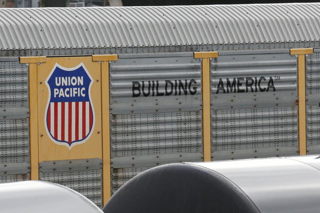Union Pacific Jumps 8 Percent After Company Picks Turnaround Expert as COO