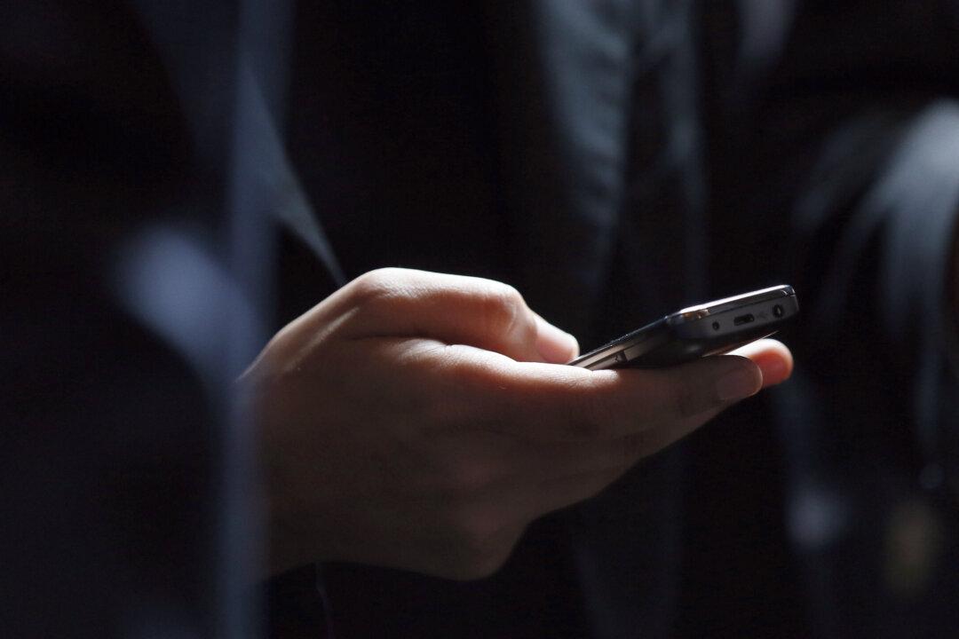 CRTC Finds Canadians Resigned to Poor Mobile Phone and Internet Service
