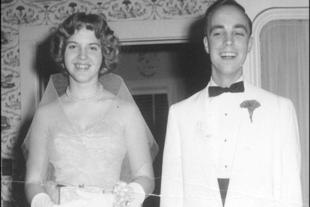 High School Sweethearts Marry After 57 Years Apart