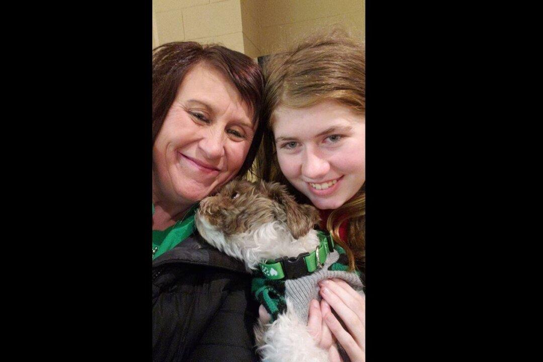 First Picture of Jayme Closs After Rescue Shows Her Reunited With Aunt, Dog