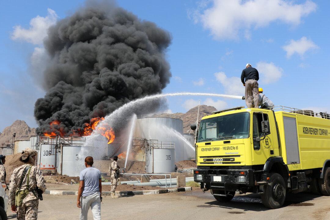 Yemeni Refinery Fire Spreads to Second Storage Tank