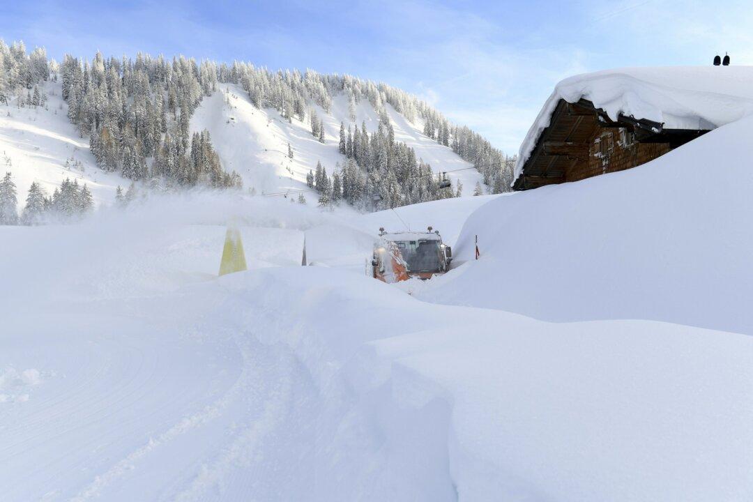 Avalanche in Austria Kills 3 Skiers, Injures 2