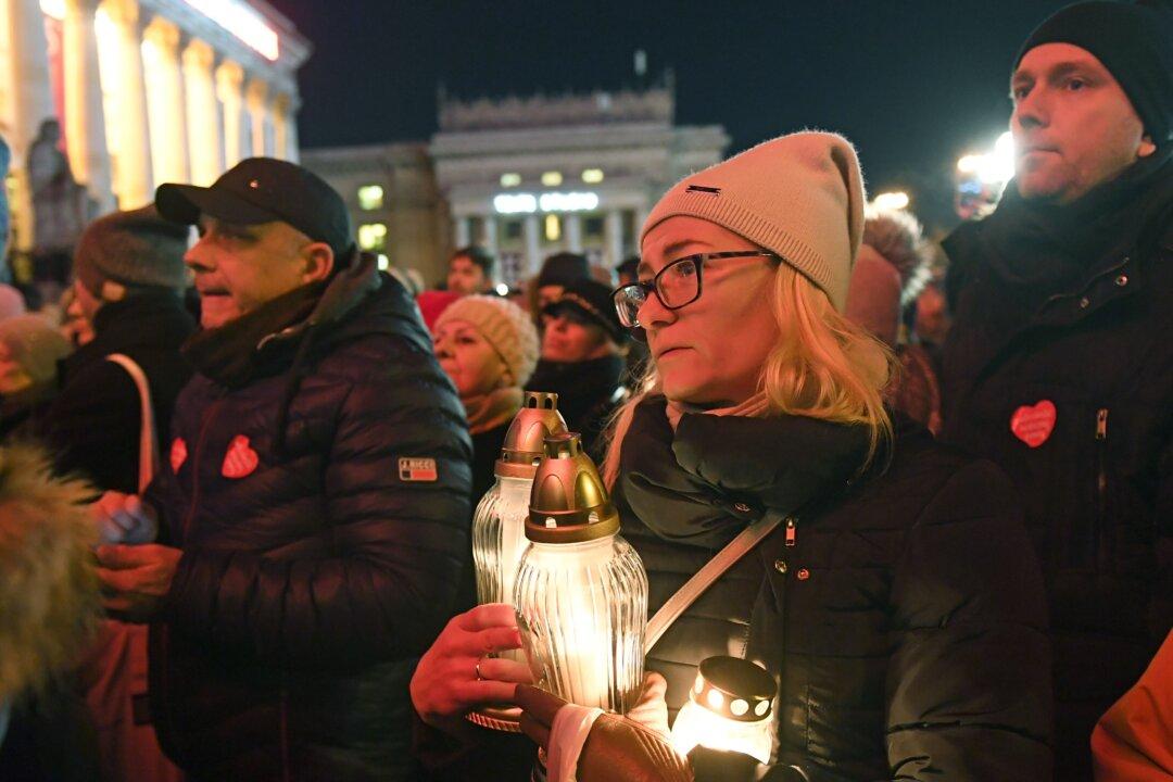 Thousands Gather Across Poland to Mourn Stabbed Mayor