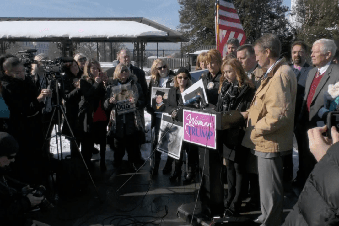 Coalition of Groups Puts Pressure on Schumer, Pelosi to Fund Border Wall