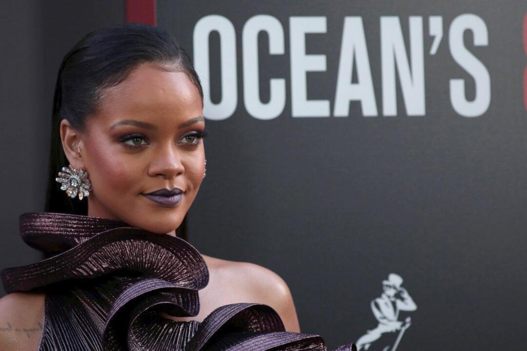 Rihanna Turned Down Super Bowl Halftime Show Over Colin Kaepernick: ‘Couldn’t Be a Sellout’