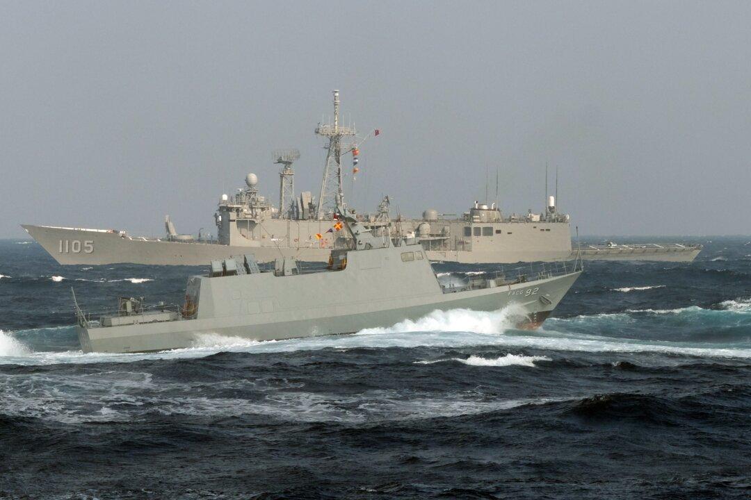 US Aircraft Carrier May Sail Through Taiwan Strait, Admiral Says