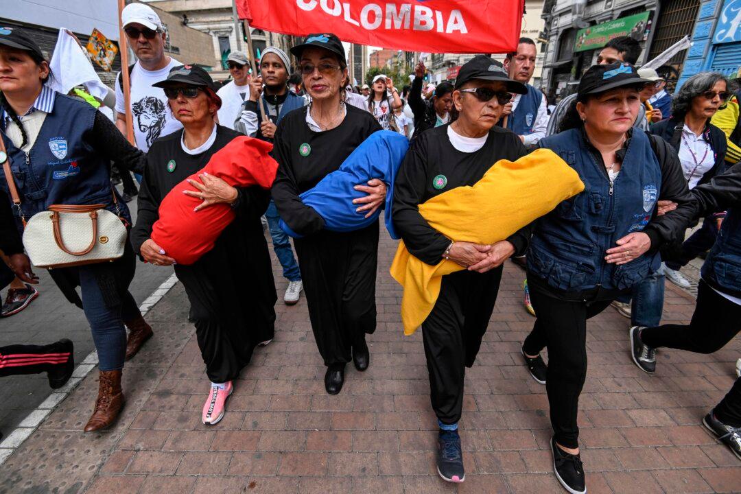 Colombians March for Peace After Deadly Car Bomb