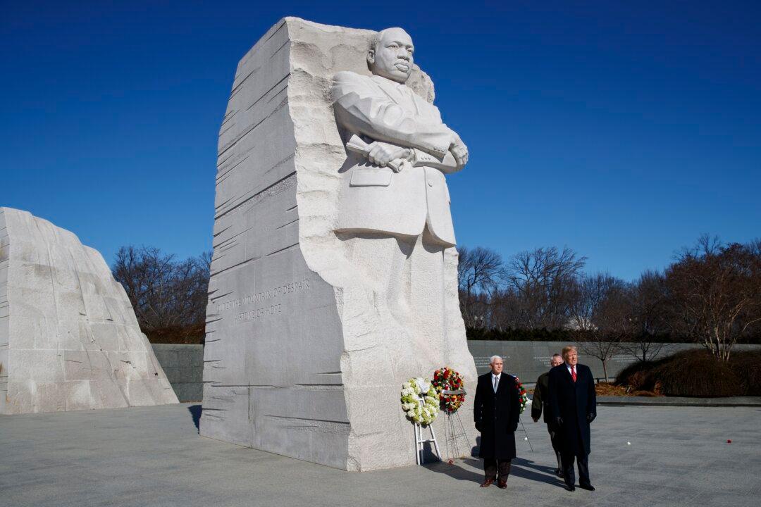 Trump, Pence Make Surprise Visit to Honor MLK at Memorial