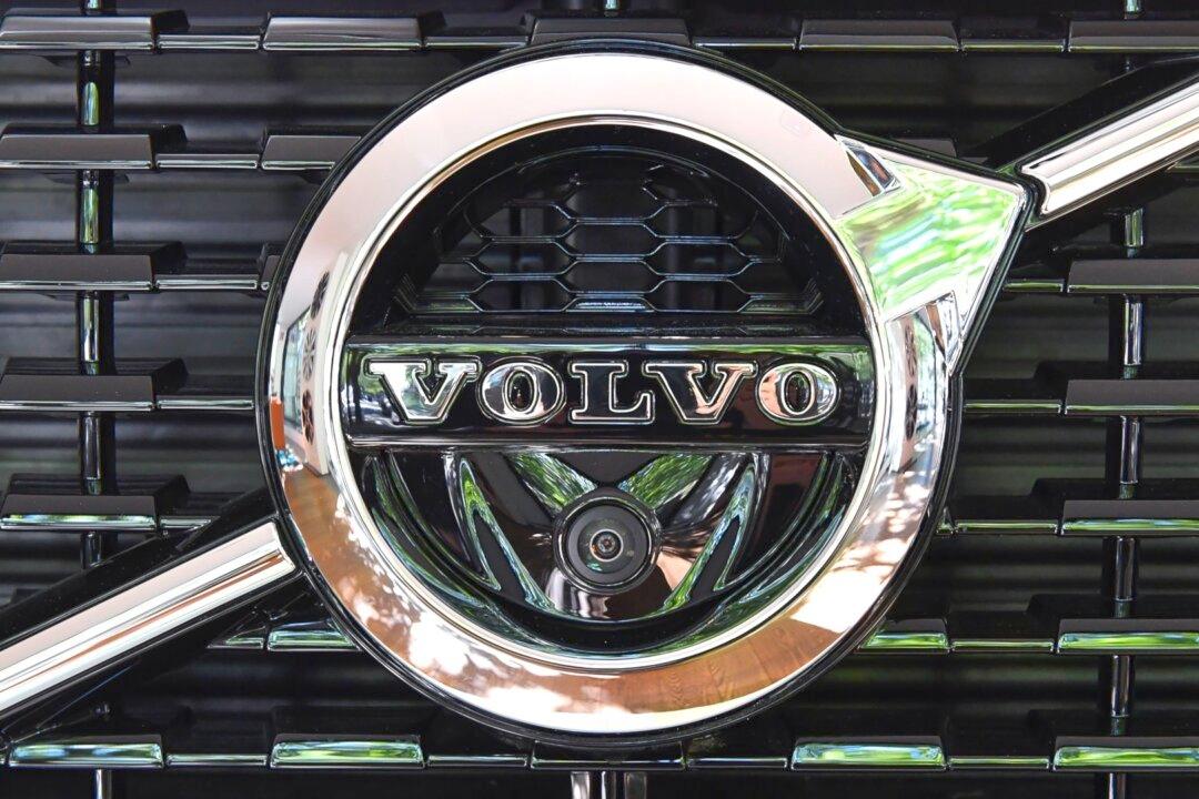 Truck Maker Volvo Profit Beats Forecast, but Chip Woes Linger