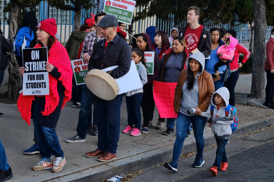 Teacher Union Leaders Focus on Charter Schools Amid Dwindling Membership