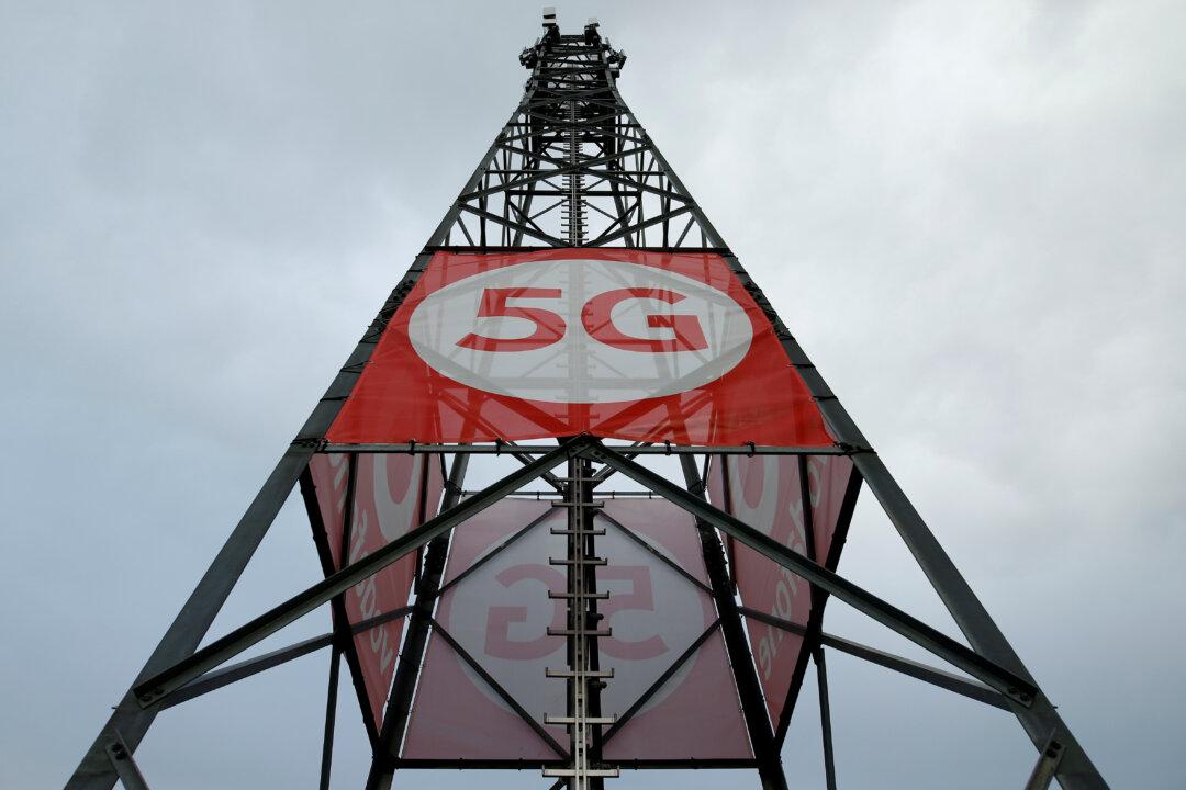 US Military Warns China’s 5G May Interfere With US Weapon Systems