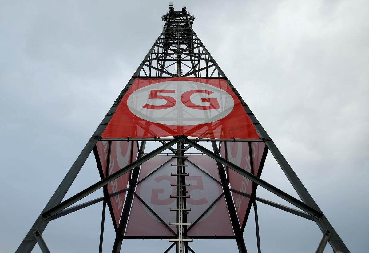 US Military Warns China’s 5G May Interfere With US Weapon Systems