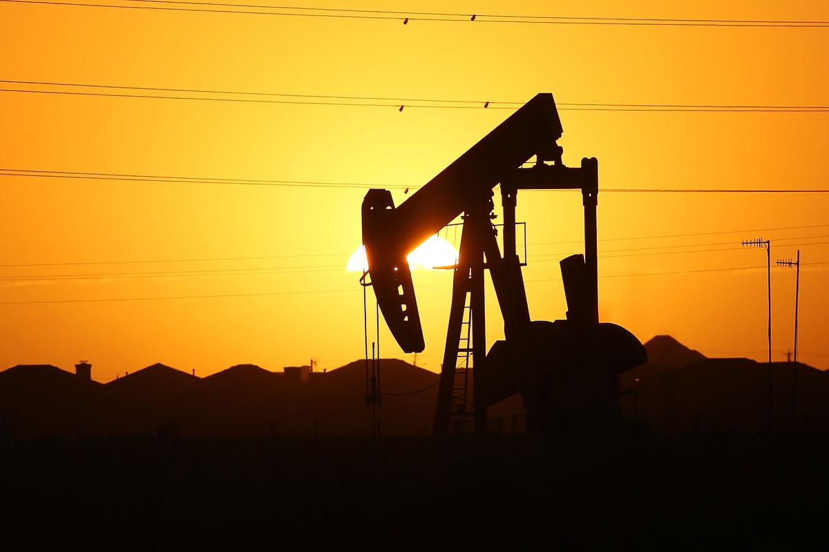 US Oil Production Will Eclipse Russia and Saudi Arabia Combined by 2025, Report Says