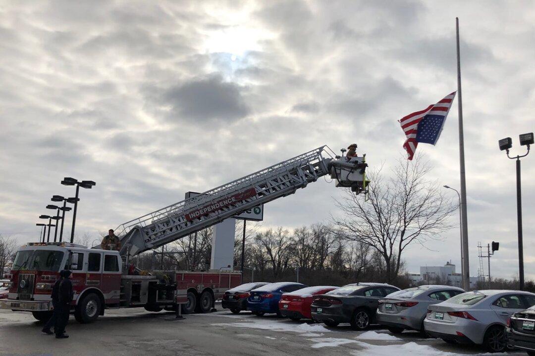 Police Officer Praised for Fixing American Flag He Found Hanging Upside Down