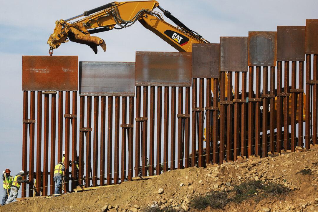 Congress’ Nonpartisan Research Arm Says Trump Could Build the Wall Without State of Emergency or Funding