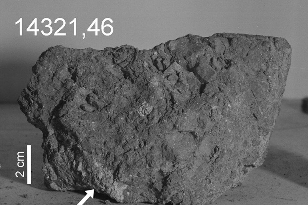 Moon Rock? Oldest Known Earth Rock Found in an Unlikely Place
