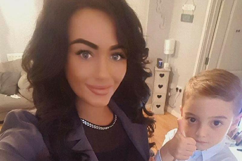 Naomi Knighton, 26, with her son, son J’varn, 6 in a picture shared by their family on GoFundMe. (Naomis final wishes/GoFundMe)