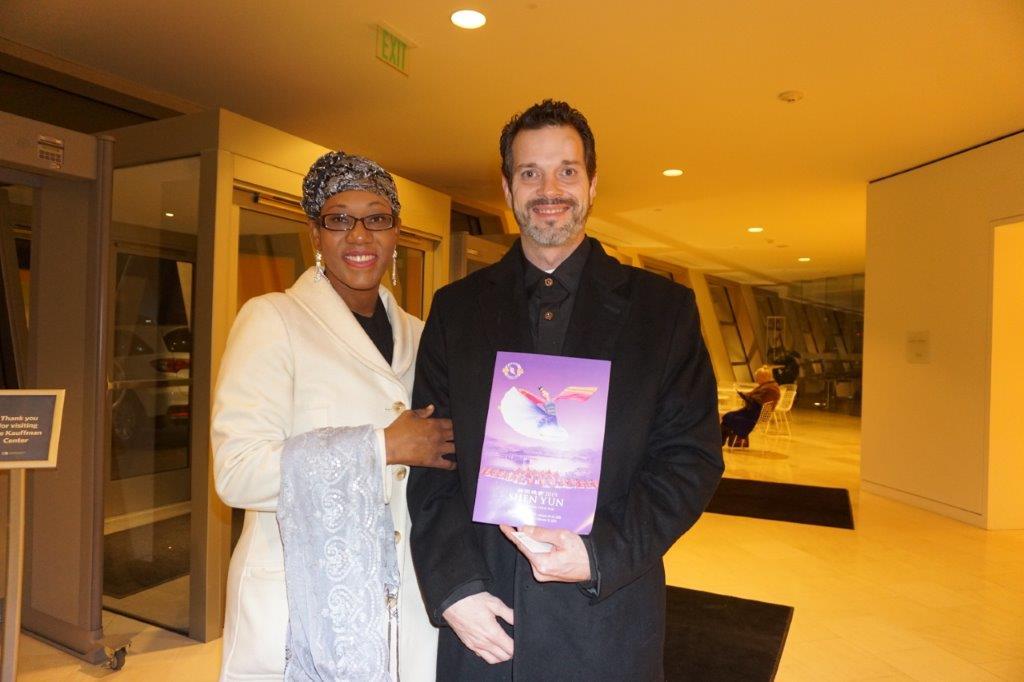 Artists Delight in Uniqueness of Shen Yun