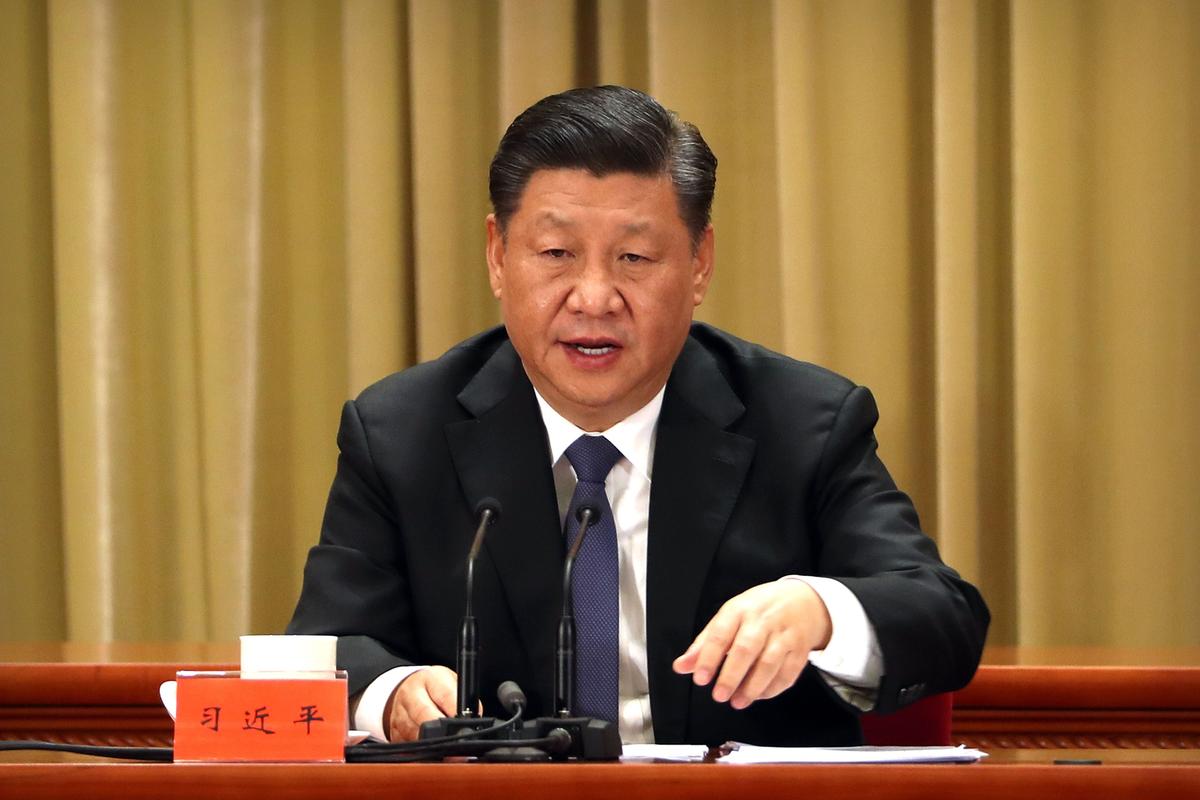 Chinese Leader Xi Urges Financial Risk Prevention Amid Economic Downturn
