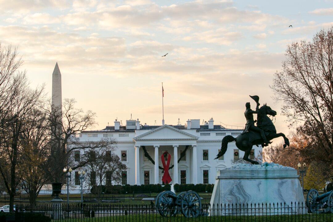 Man Accused of White House Attack Plot to Remain in Custody
