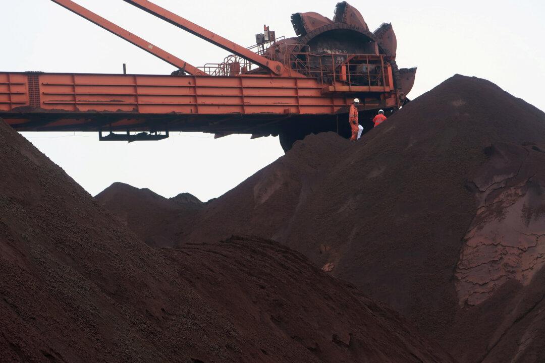 Aussie Iron Ore Miners Hit as Chinese Steel Production Wanes