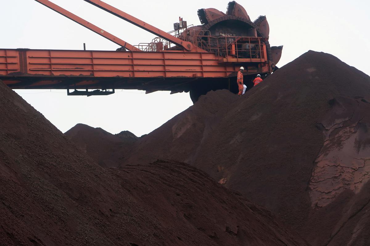 Aussie Iron Ore Miners Hit as Chinese Steel Production Wanes