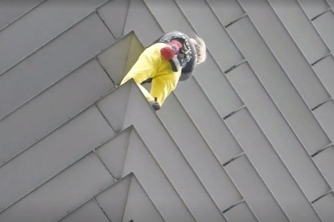 French Spider-Man Arrested in Manila After Scaling 700-Foot Tower