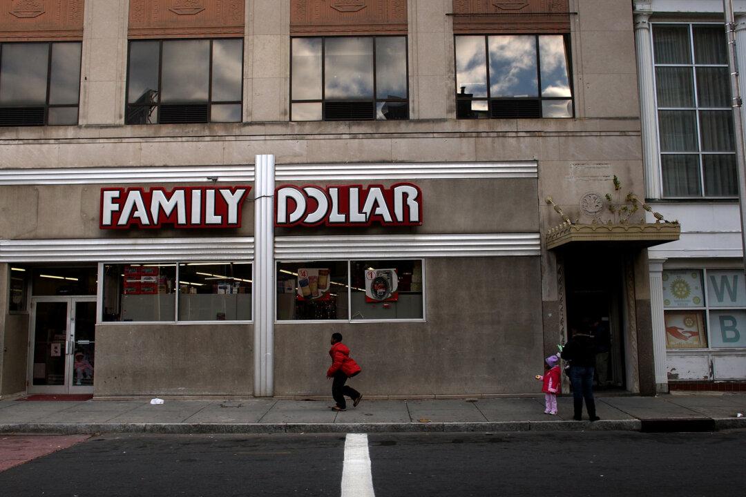 Good Samaritan Shoots Robber Dead at Family Dollar Store: Police