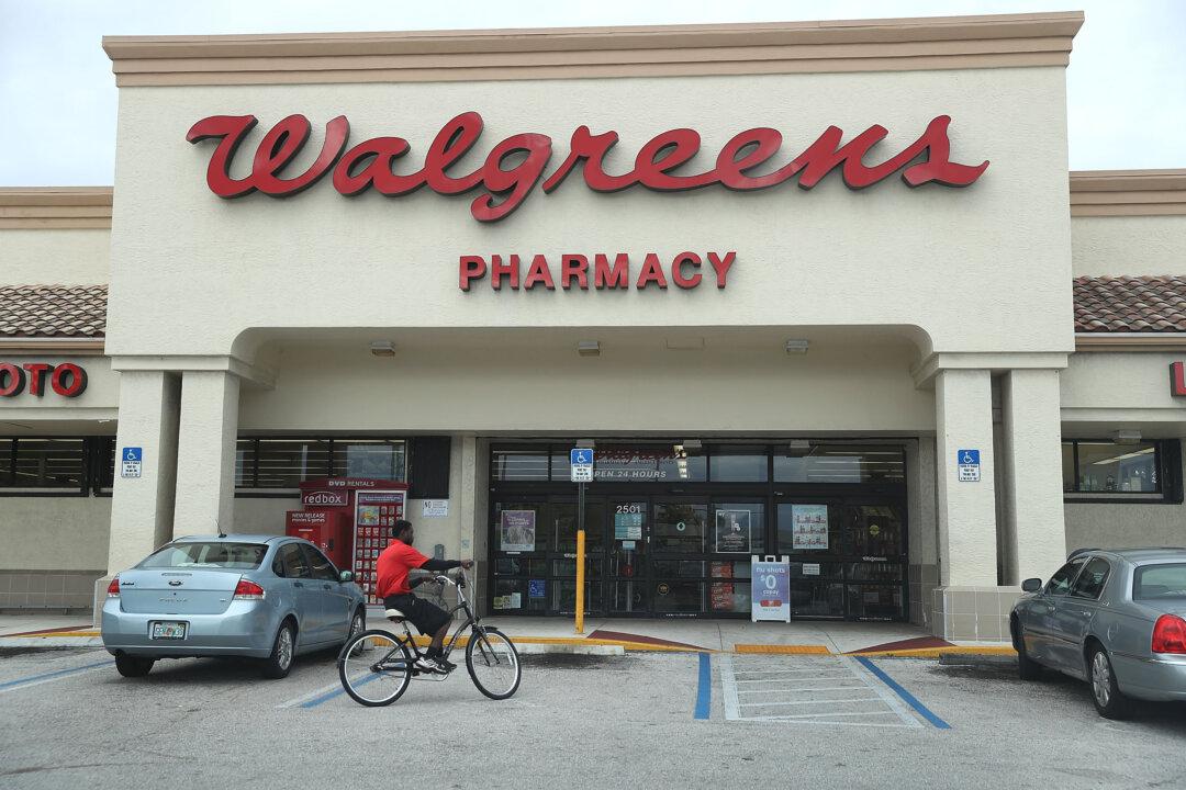 Staff From CVS, Walgreens Stores in US Start Pharmacy Walkout: Organizer