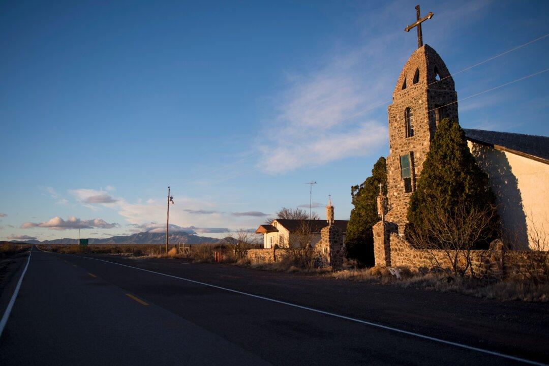 New Mexico Restores Indoor Worship Services to Maximum Capacity