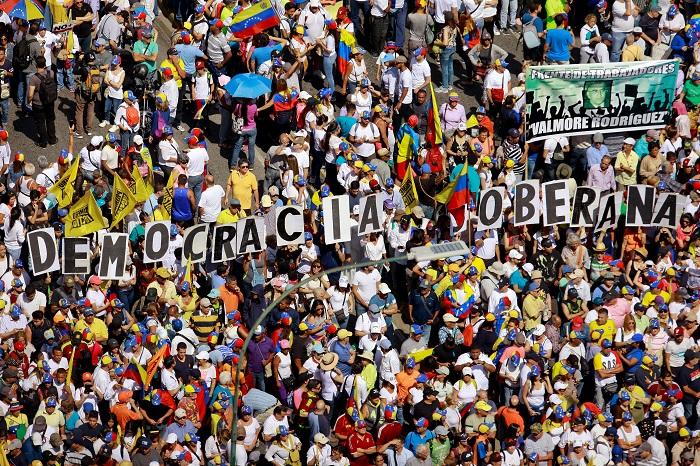 Venezuelan General Defects as Anti-Maduro Rallies Draw Huge Crowds