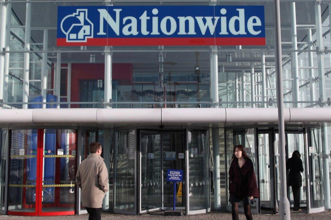 Teen Becomes Millionaire for a Few Hours Due to Bank Error