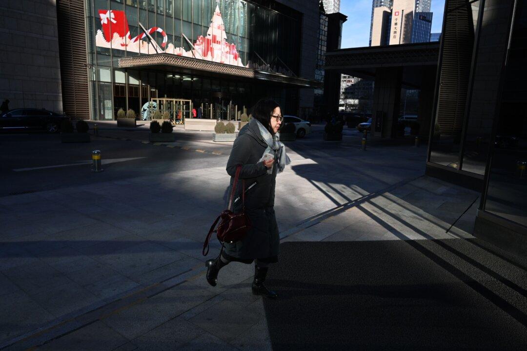 A Bitter New Year: Scores of Chinese Report Layoffs, Missed Year-End Bonuses