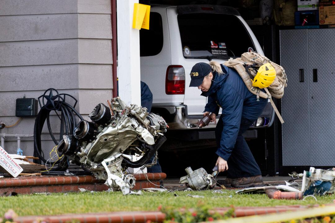 Police: Pilot in Fatal California Crash Had Fake Records