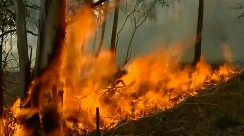 Fire Edges Closer to Rugged Tasmanian Ranges