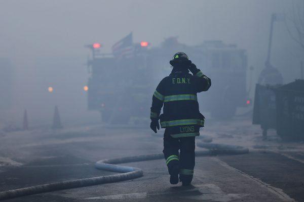 Fire Department of New York (FDNY) firefighters work to contain a building fire that went to six alarms in Brooklyn, New York City on Jan. 31, 2015. (Spencer Platt/Getty Images)