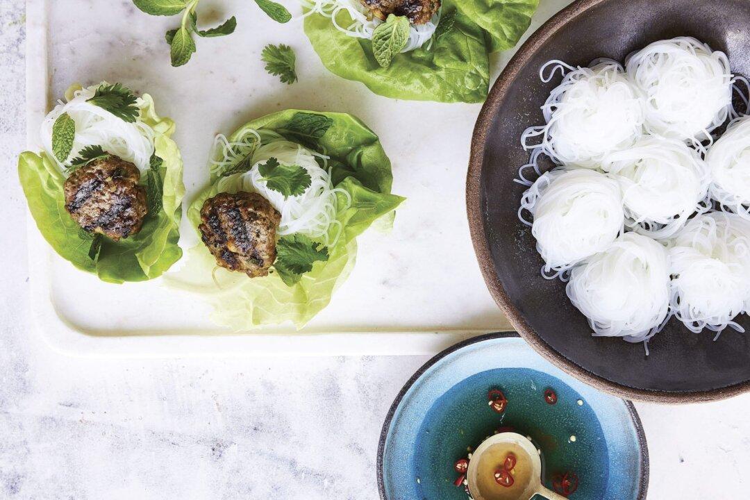 Curry-Scented Grilled Beef Lettuce Wraps